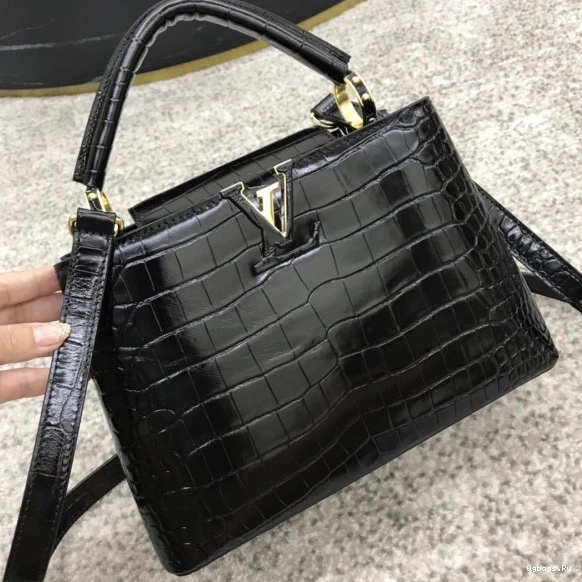 LOUIS CAPUCINES BB VUITTON 0326